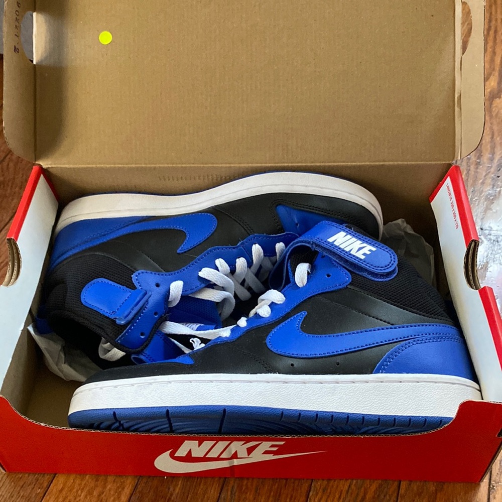 Worn for hour Joran Nike Court Borough Woman size 8 youth 6.5